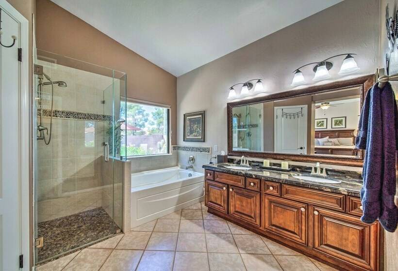 Bright Chandler Home W/ Hot Tub: Golf, Hike & Shop