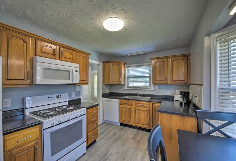 Indianapolis Area Home   Walk To The Speedway!