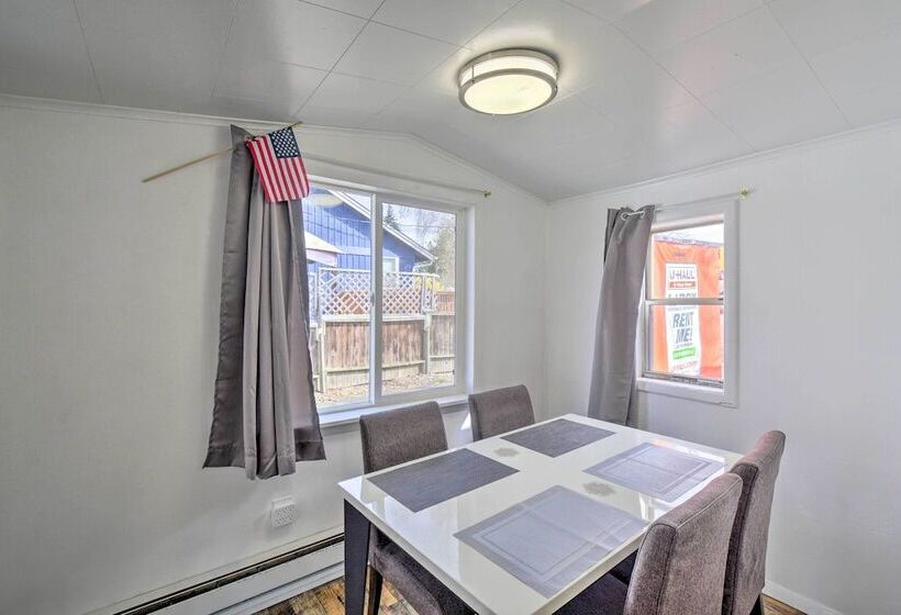 Inviting Bremerton Home Near Hiking & History