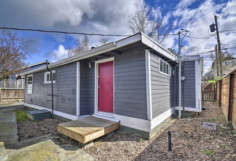 Inviting Bremerton Home Near Hiking & History