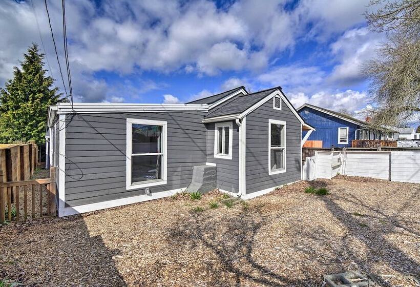 Inviting Bremerton Home Near Hiking & History