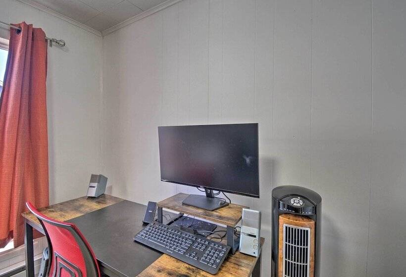 Inviting Bremerton Home Near Hiking & History