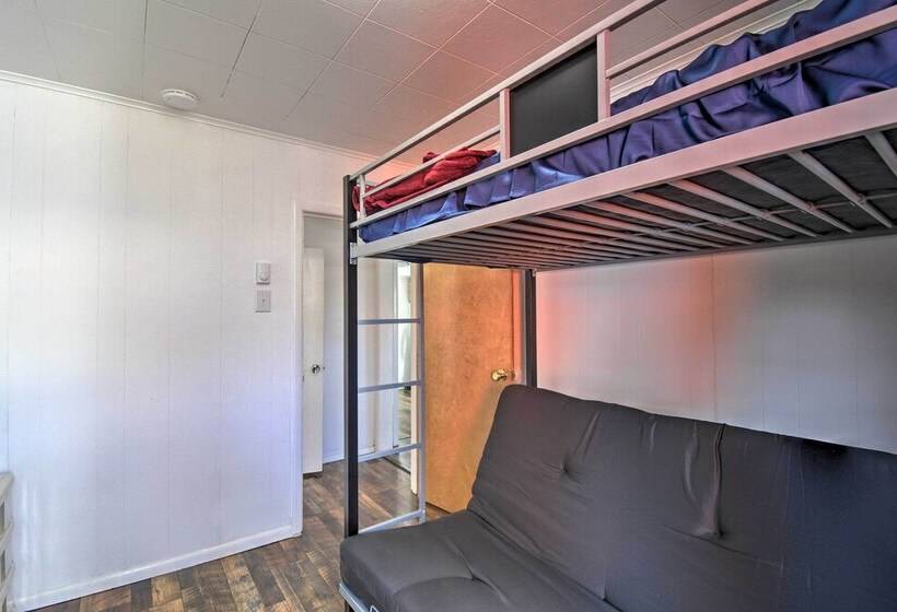 Inviting Bremerton Home Near Hiking & History