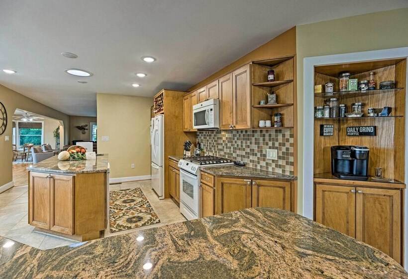 Riverfront Paradise W/ Hot Tub & Pool In Kinsale!