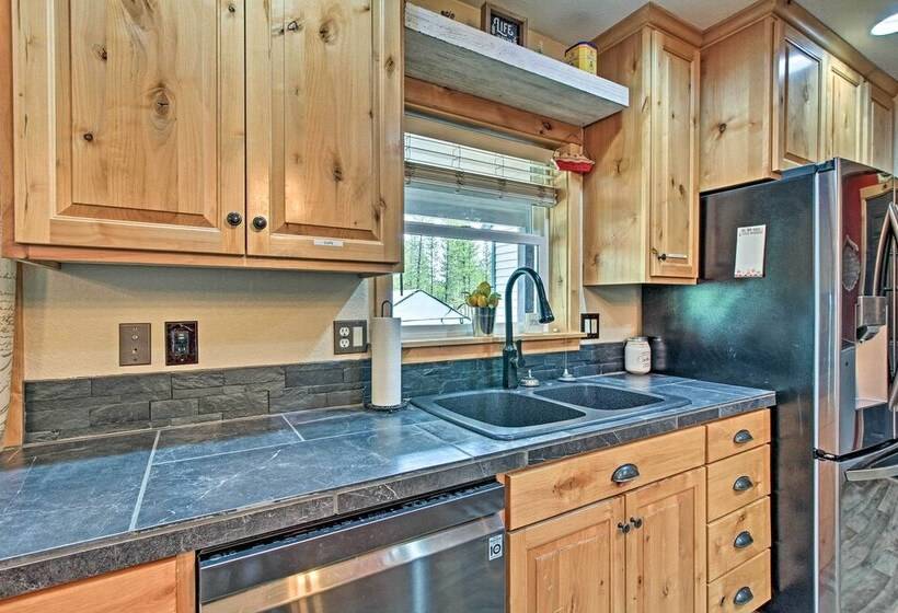 La Pine Hideaway Near Deschutes National Forest!