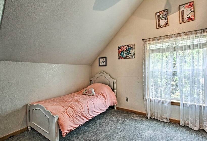 La Pine Hideaway Near Deschutes National Forest!