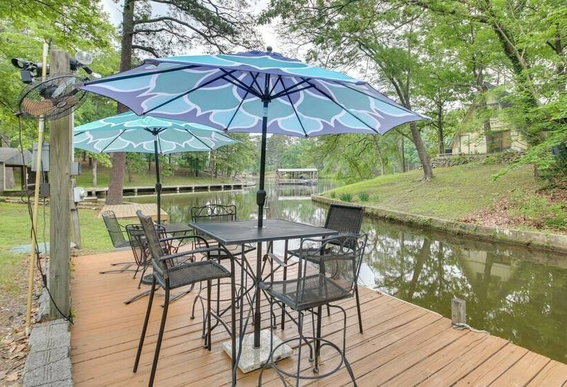 Lake Hamilton Cabin: Boating Getaway!