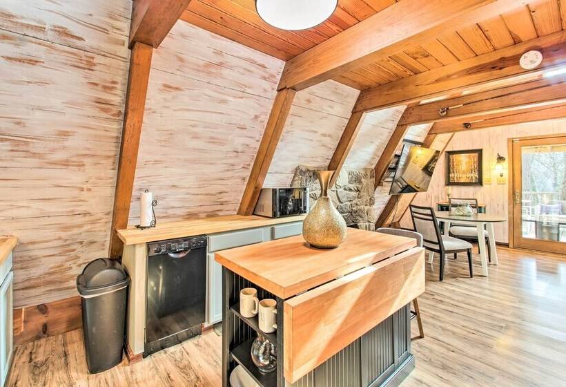 Lake Hamilton Cabin: Boating Getaway!