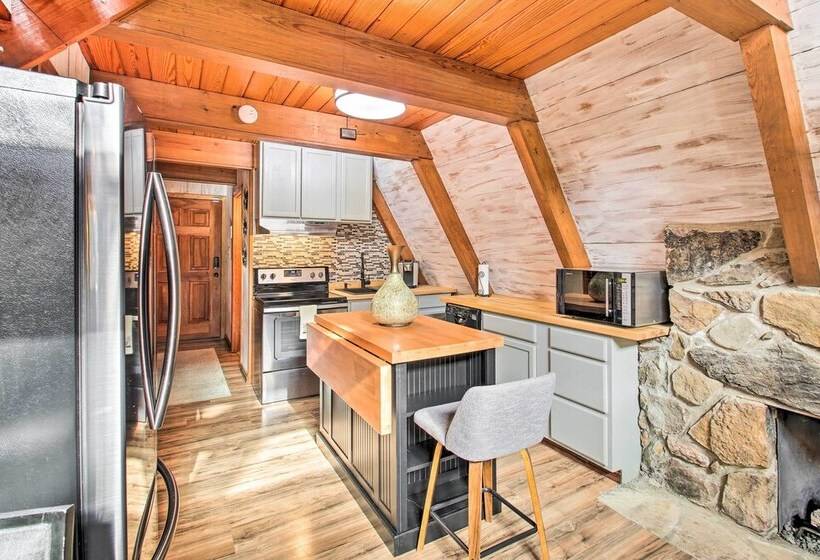 Lake Hamilton Cabin: Boating Getaway!