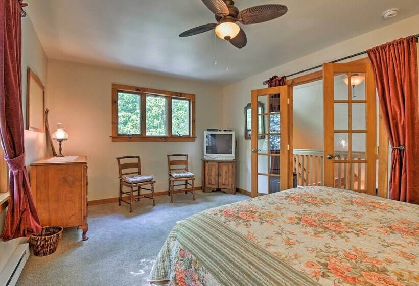 Deck & Big Boulder Views: Lake Harmony House!