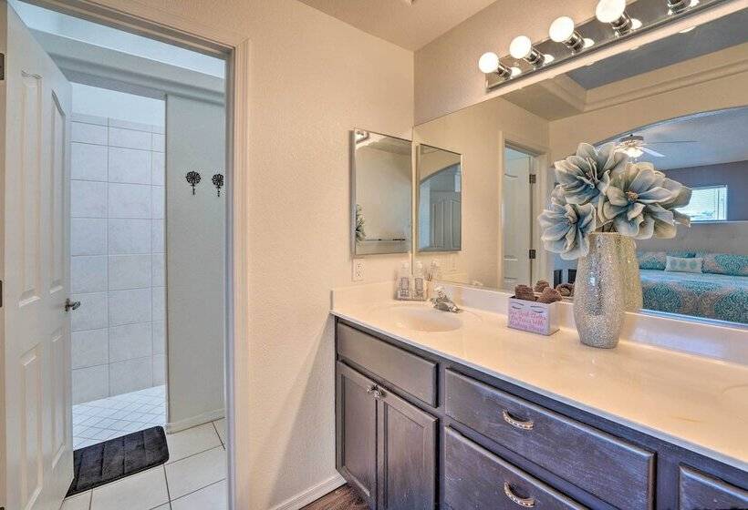 Central Lake Havasu City House: Grill & Ev Charger