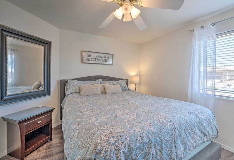 Central Lake Havasu City House: Grill & Ev Charger