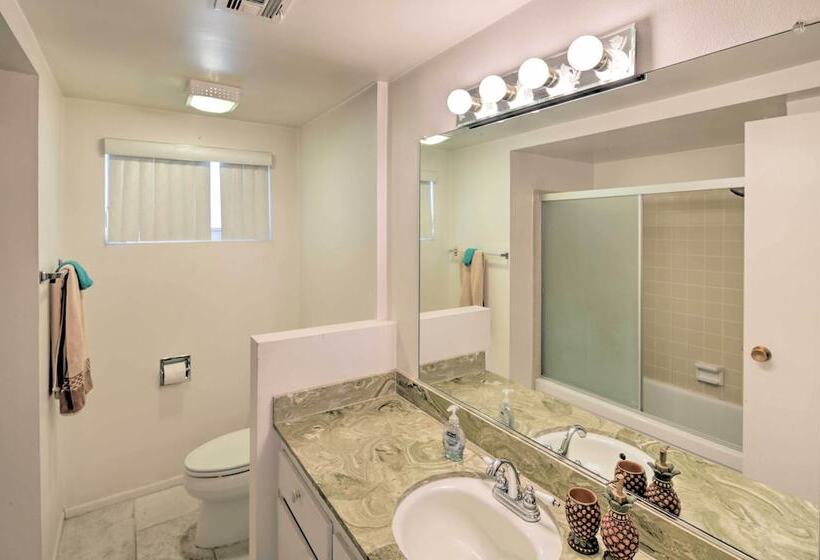 Lake Havasu Home: Heated Pool, 1 Mi To Lake & Town