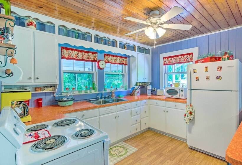 9 Mi To Lake Lure: Cottage W/ Deck & Fire Pits!