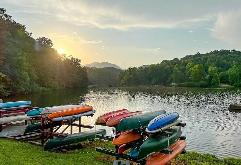 9 Mi To Lake Lure: Cottage W/ Deck & Fire Pits!