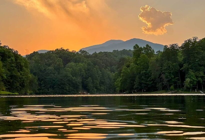 9 Mi To Lake Lure: Cottage W/ Deck & Fire Pits!