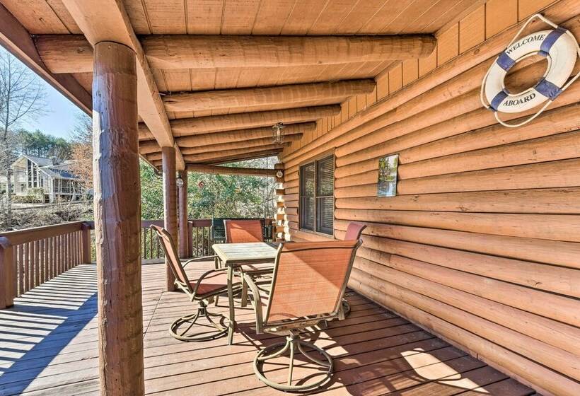 Lake Norman Cabin: Private Dock & Hot Tub!