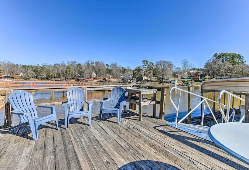 Lake Norman Cabin: Private Dock & Hot Tub!