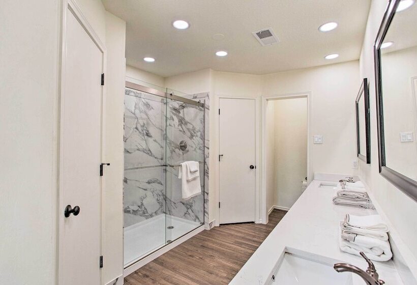 Lake Texoma Retreat W/ Deck < 1 Mi To Marina!