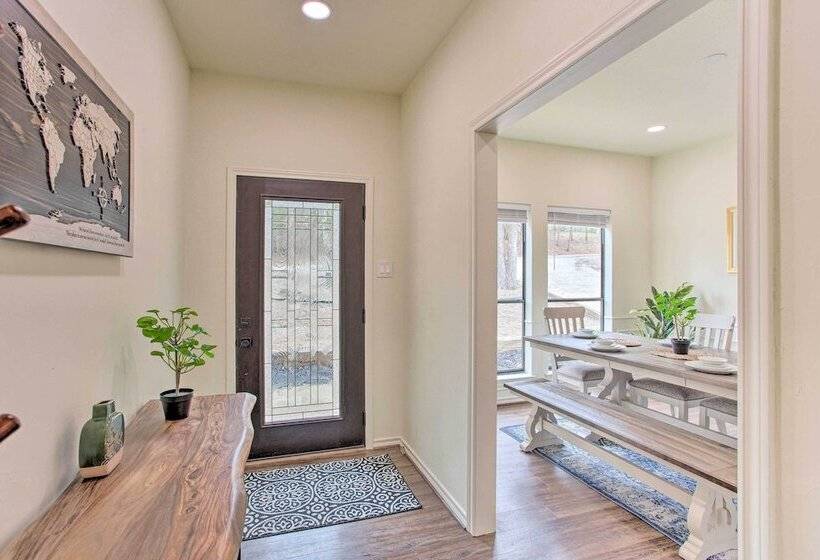 Lake Texoma Retreat W/ Deck < 1 Mi To Marina!