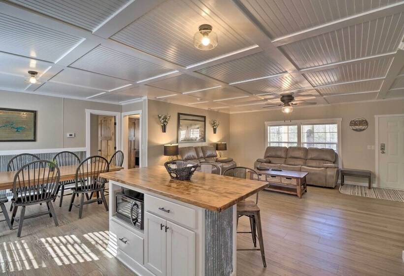 Lakefront Greers Ferry Cabin W/ Covered Boat Slip!