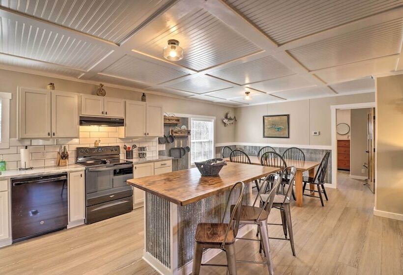 Lakefront Greers Ferry Cabin W/ Covered Boat Slip!