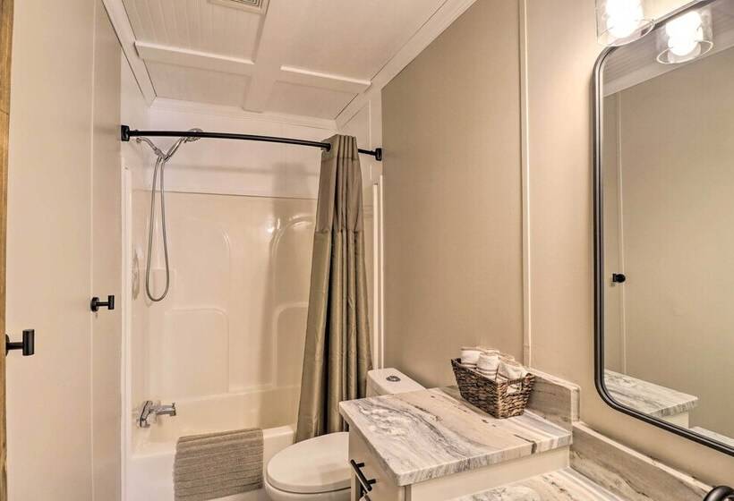 Lakefront Greers Ferry Cabin W/ Covered Boat Slip!