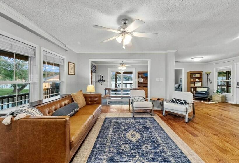 Lakefront Haven ~ 6 Mi To Historic Granbury Square