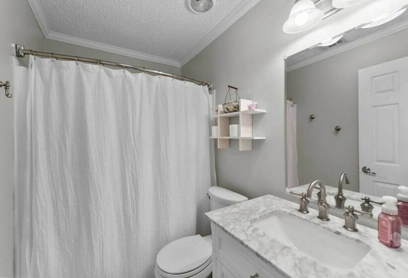 Lakefront Haven ~ 6 Mi To Historic Granbury Square