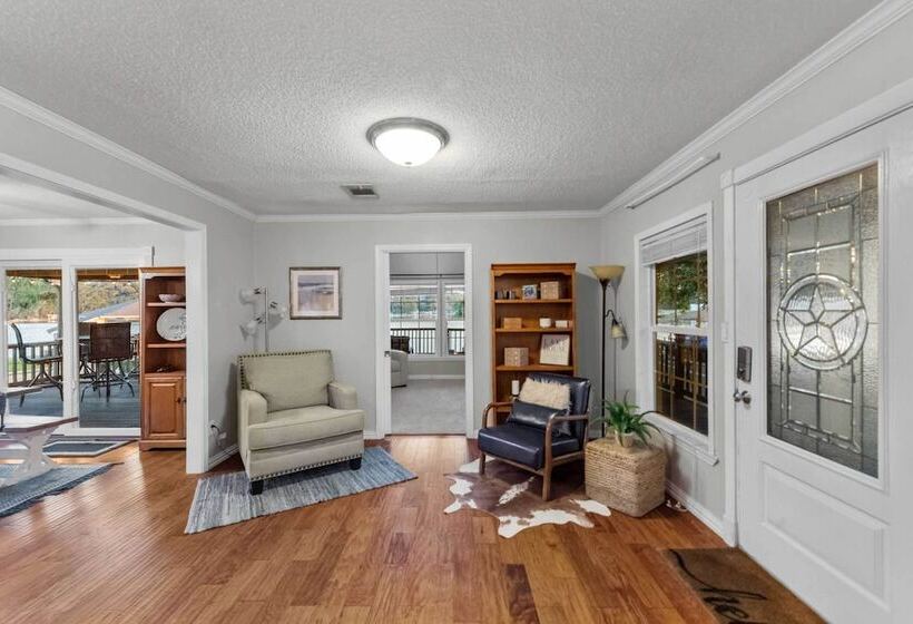 Lakefront Haven ~ 6 Mi To Historic Granbury Square