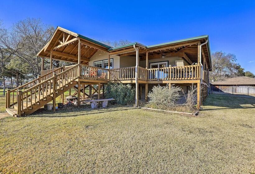 Lakefront Haven ~ 6 Mi To Historic Granbury Square