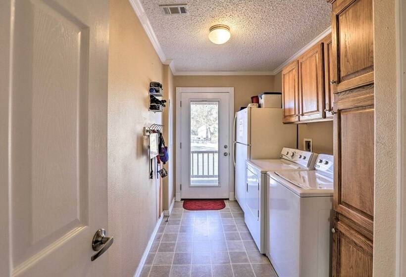 Lakefront Haven ~ 6 Mi To Historic Granbury Square