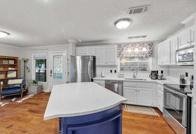 Lakefront Haven ~ 6 Mi To Historic Granbury Square