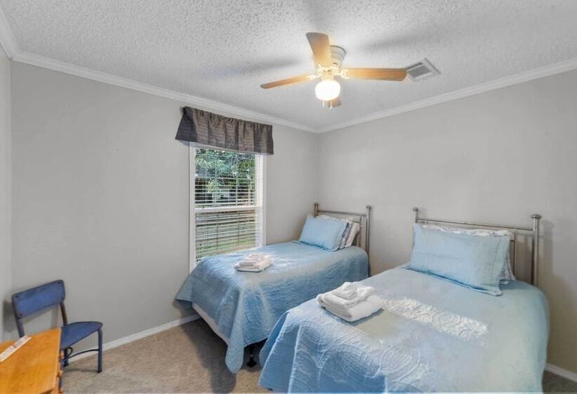 Lakefront Haven ~ 6 Mi To Historic Granbury Square