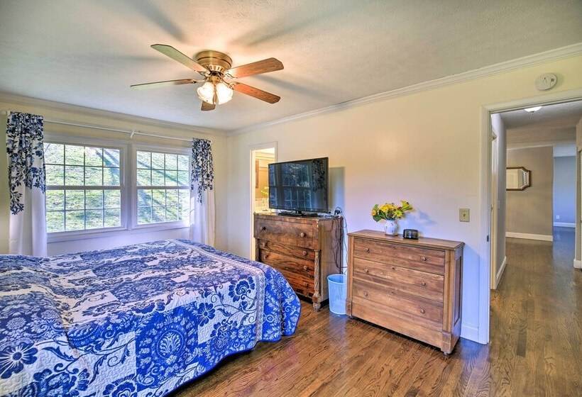 Lakefront Kingsport Home W/ Private Hot Tub!