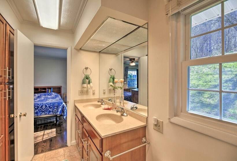 Lakefront Kingsport Home W/ Private Hot Tub!