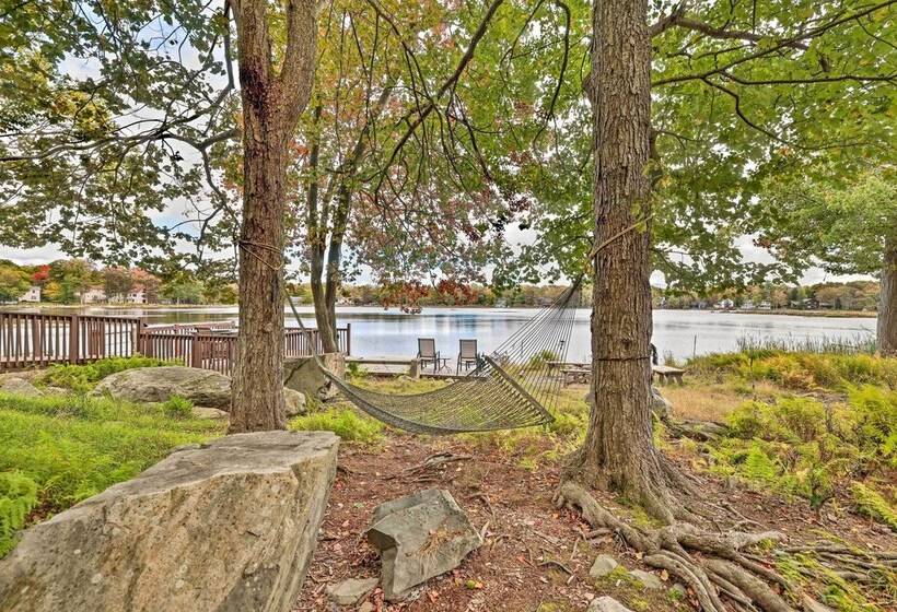 Game Room & Kayaks: Lakefront Poconos Home!