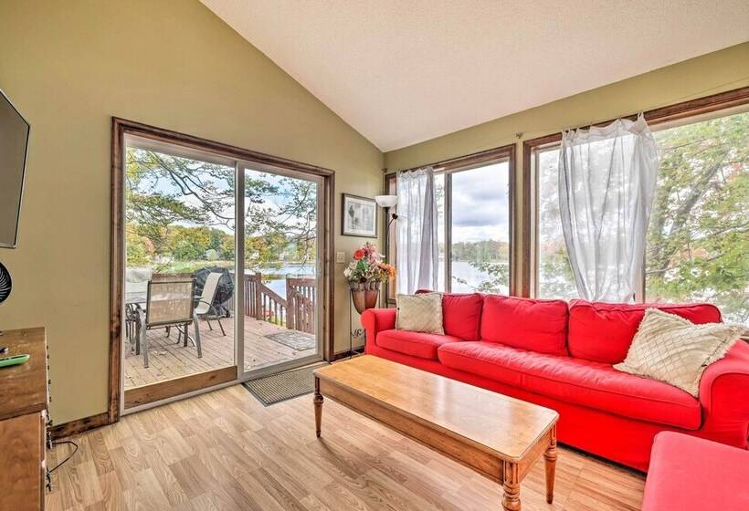 Game Room & Kayaks: Lakefront Poconos Home!