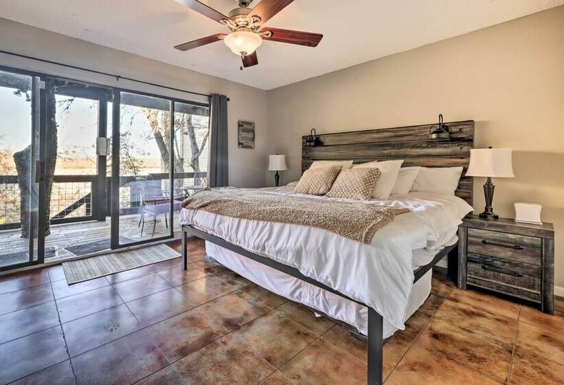 Lakefront Home: Hot Tub & Game Room In Spicewood