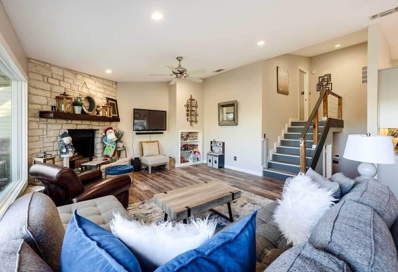 Lakefront Home: Hot Tub & Game Room In Spicewood