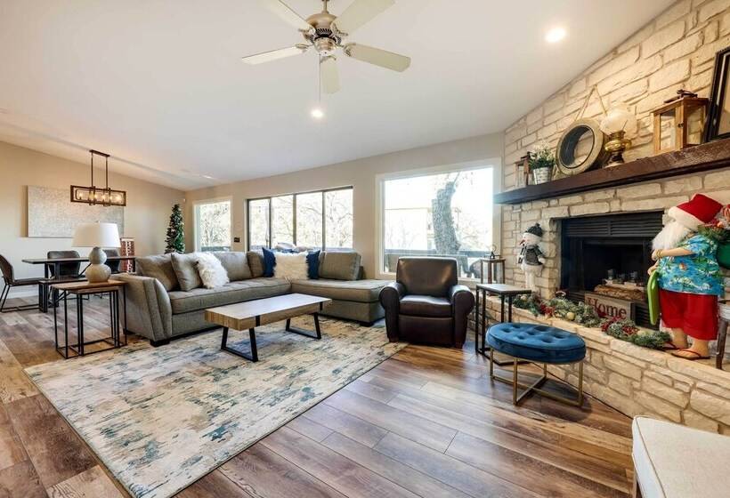 Lakefront Home: Hot Tub & Game Room In Spicewood