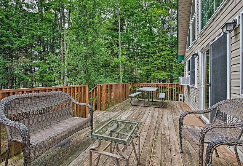 Lakeside Camelot Chalet: 3 Mi To Jack Frost Skiing