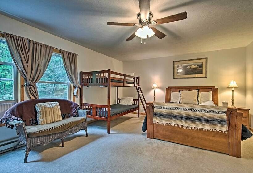 Lakeside Camelot Chalet: 3 Mi To Jack Frost Skiing