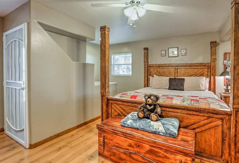 Game Room, Yard, Deck & Fireplace: Lakeside Home