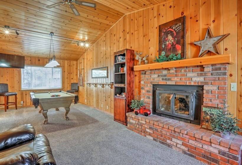 Game Room, Yard, Deck & Fireplace: Lakeside Home