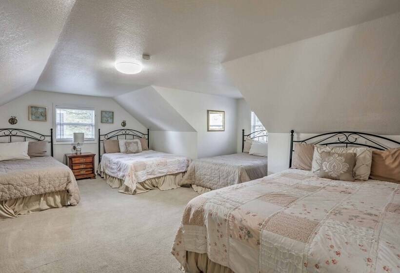 Game Room, Yard, Deck & Fireplace: Lakeside Home