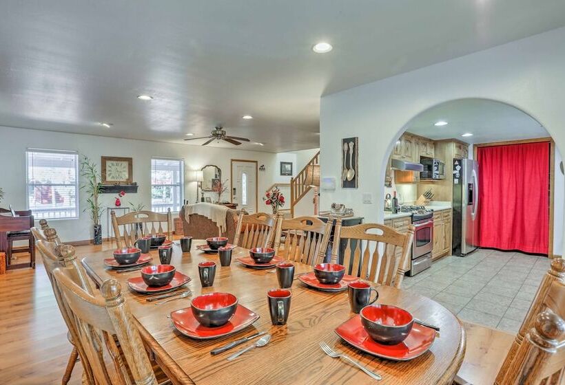 Game Room, Yard, Deck & Fireplace: Lakeside Home