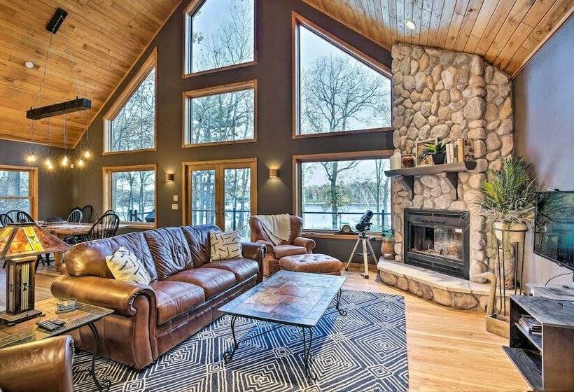 Lakeside Sarona Home: Private Dock & Fire Pit!