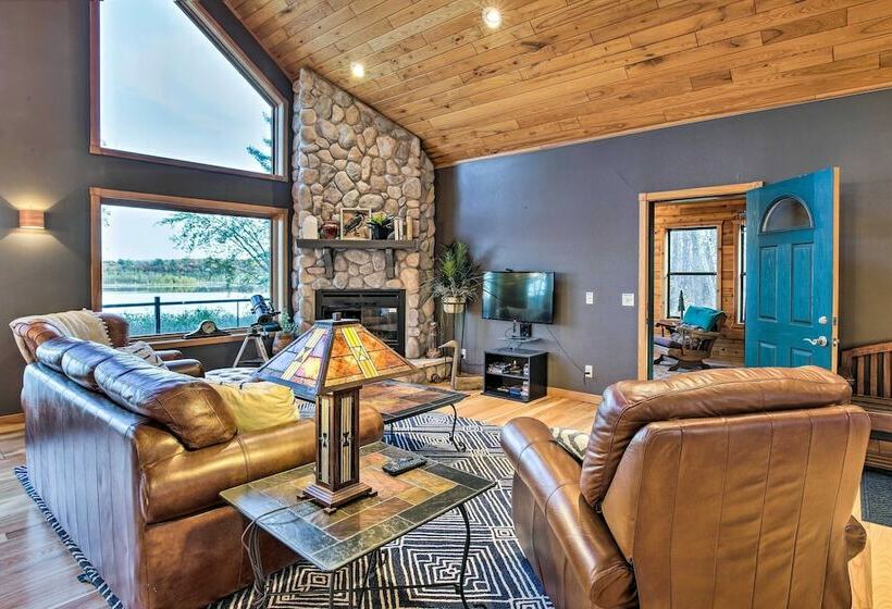Lakeside Sarona Home: Private Dock & Fire Pit!
