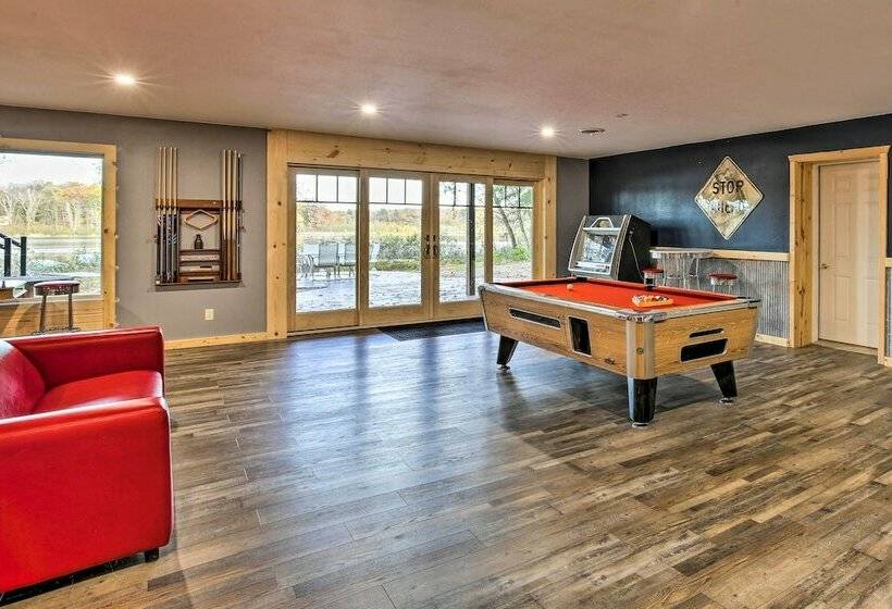 Lakeside Sarona Home: Private Dock & Fire Pit!